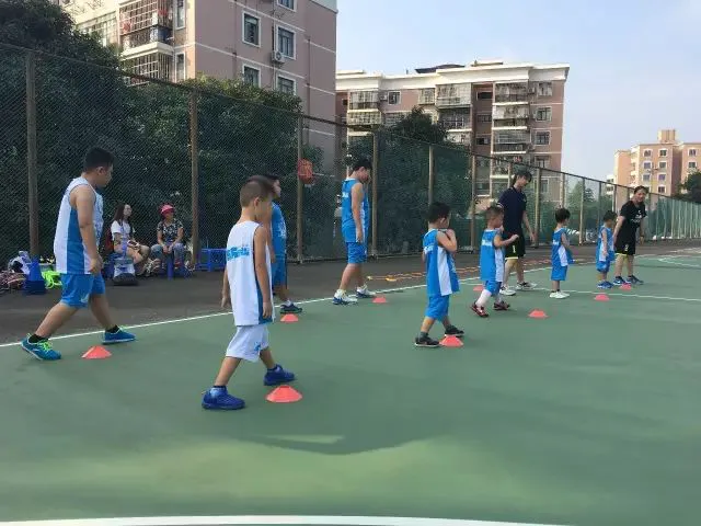 适合不同年龄段篮球爱好者的体能训练方案_0
